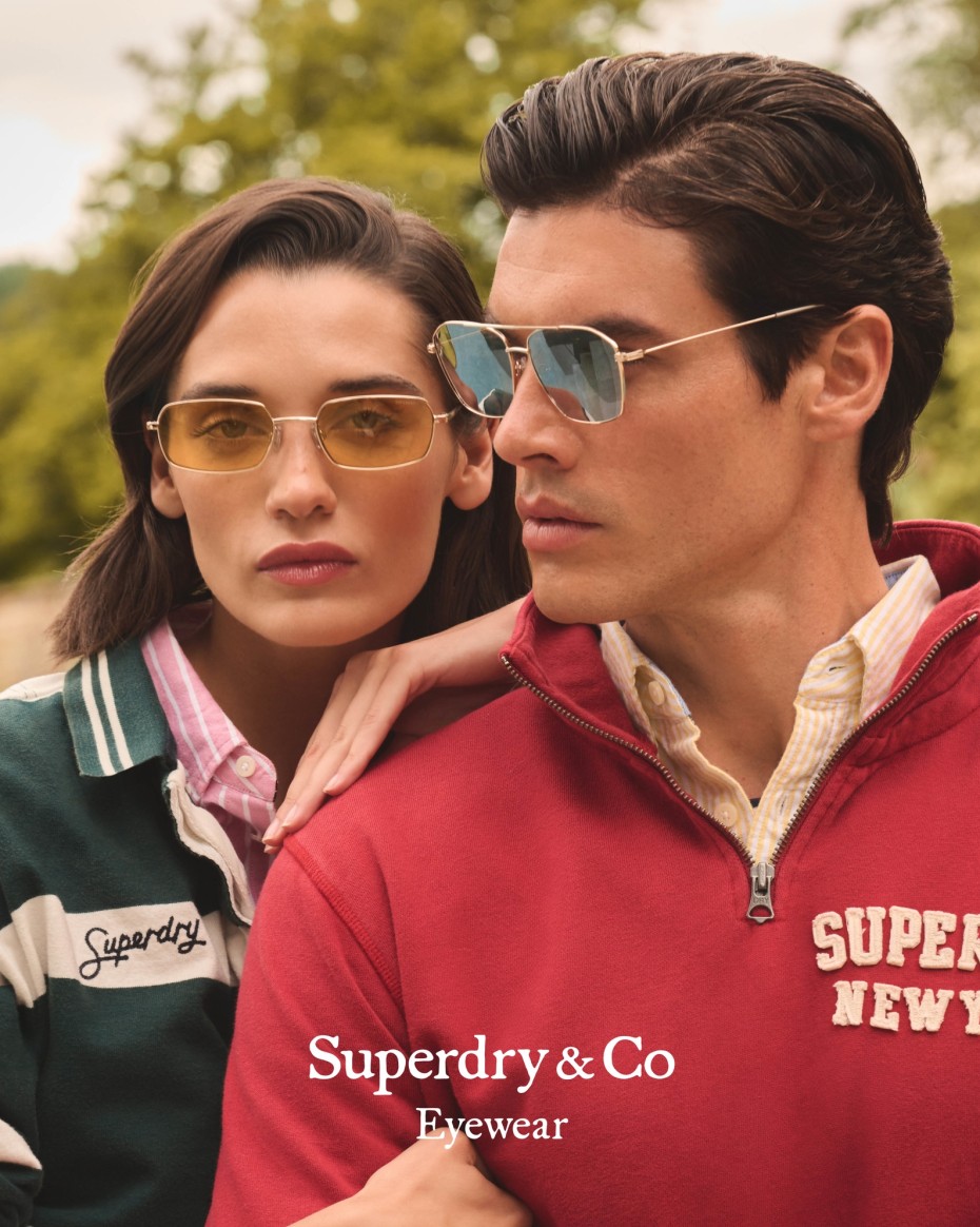 Superdry: Frau und Mann mit Sonnenbrillen